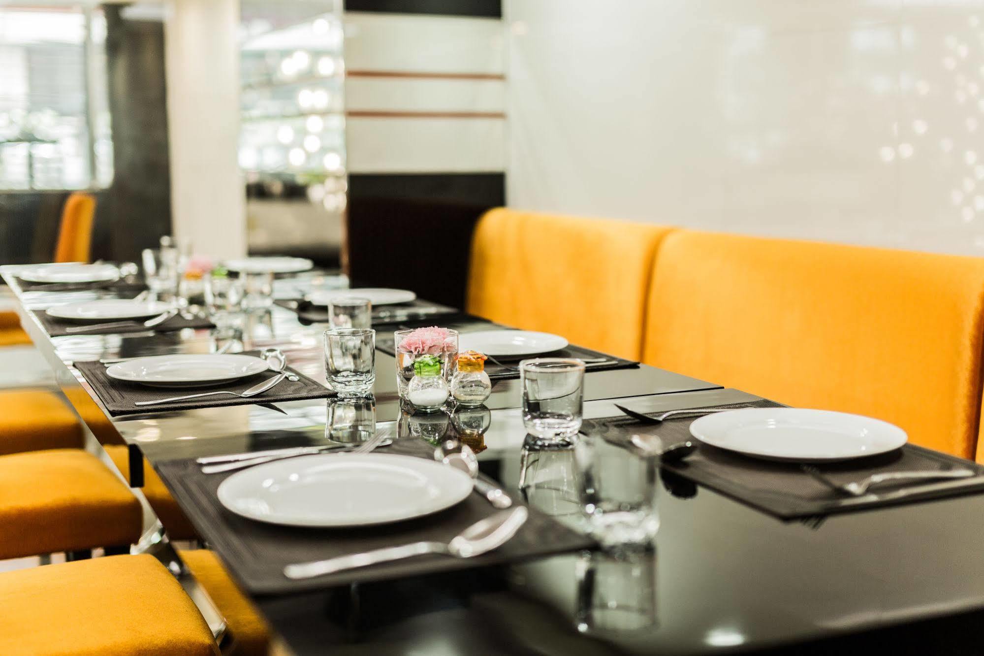 Le Touche Hotel Bangkok Eksteriør billede