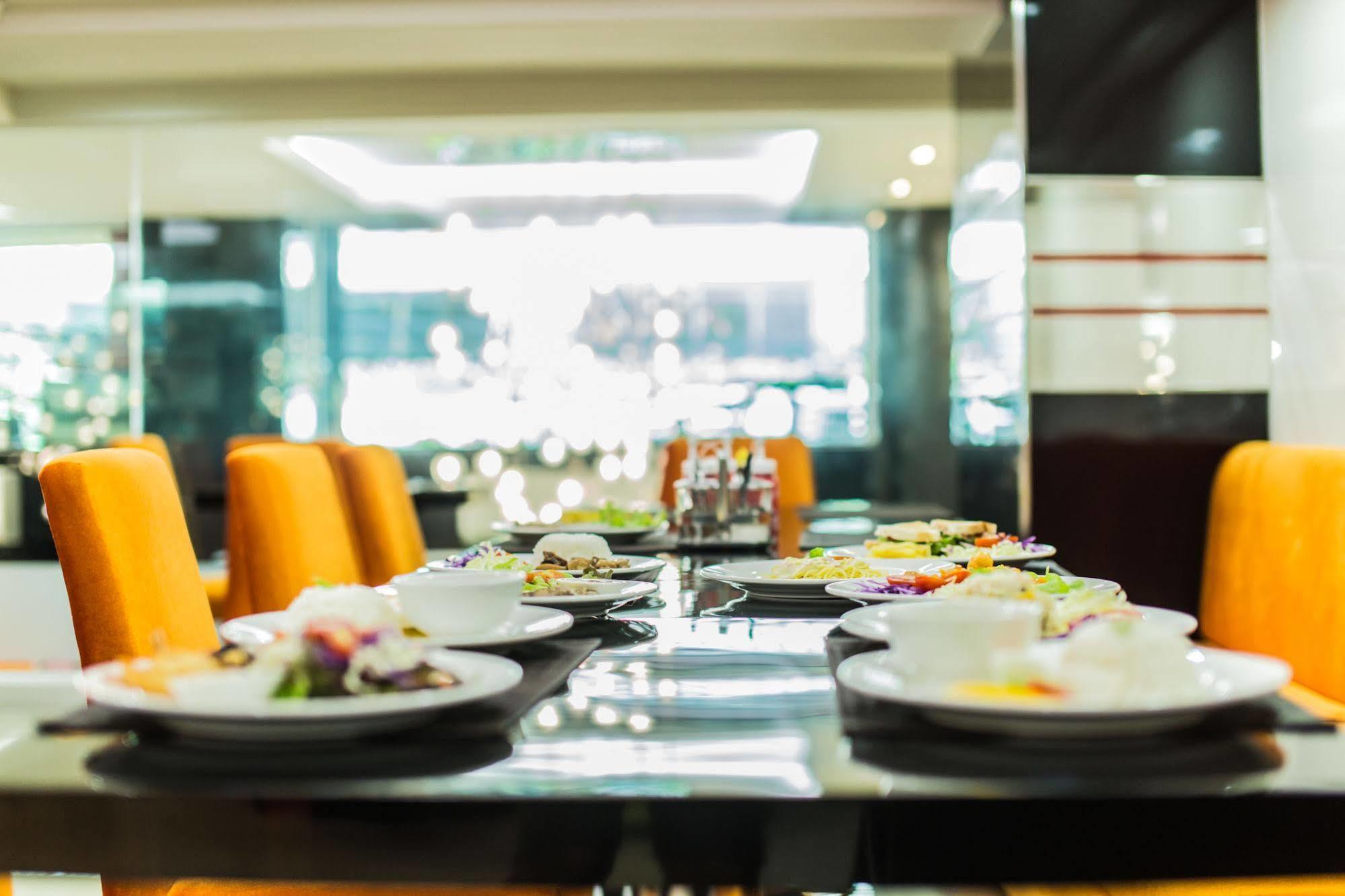 Le Touche Hotel Bangkok Eksteriør billede